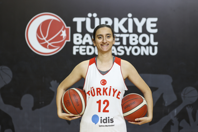 İşitme engelli kadın milli basketbolcular Yunanistan'da "ses" getirmek istiyor