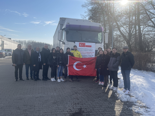 Polonya'dan Türkiye'ye gönderilen yardım tırı yola çıktı