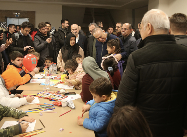 Bakanlar Çavuşoğlu ve Kasapoğlu, Osmaniye'de depremzedeleri ziyaret etti