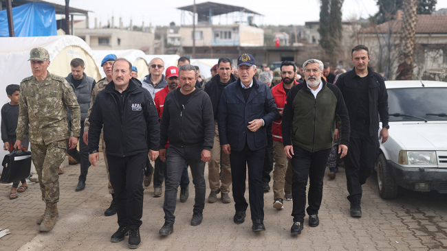 Bakan Akar'dan depremin vurduğu Kırıkhan'da inceleme