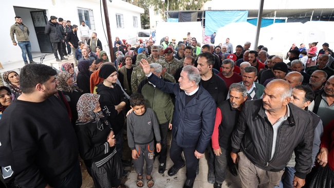 Bakan Akar'dan depremin vurduğu Kırıkhan'da inceleme