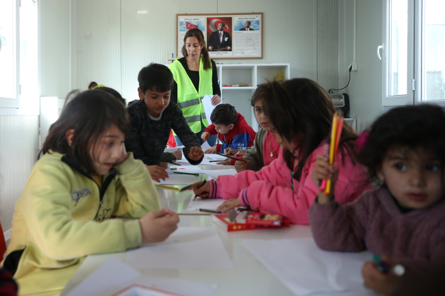 Diyarbakır'daki çadır kentteki öğrenciler için "Mini Eğitim Kampüsü" oluşturuldu