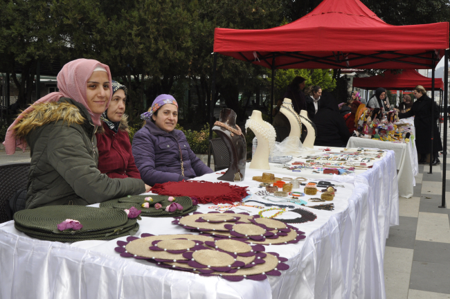 Artvin'de açılan kermeste elde edilen gelirle depremzedelere konteyner alınacak