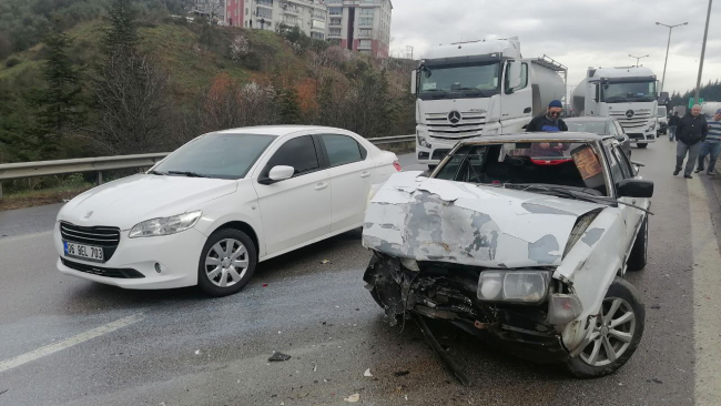 Anadolu Otoyolu'nda zincirleme kazalar: 11 yaralı