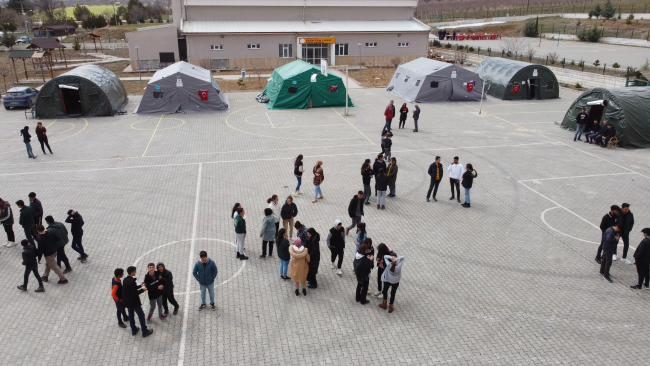 Deprem öğrencilerin hayallerini yıkamadı