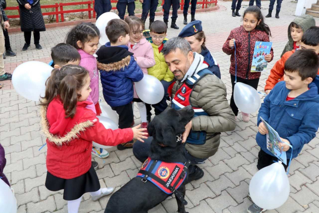 Kırşehir'de anaokulu öğrencilerine jandarma mesleği tanıtıldı