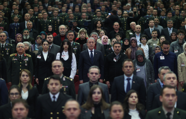 Bakan Akar: PKK destekçileri, teröristlere helikopter vererek bir kez daha suçüstü yakalandı