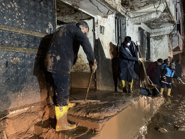 Şanlıurfa'daki sel sonrası su tahliye ve temizlik çalışmaları aralıksız sürüyor