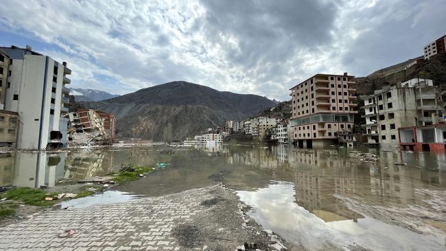 Yusufeli'nin eski ilçe merkezi sular altında kalmaya başladı