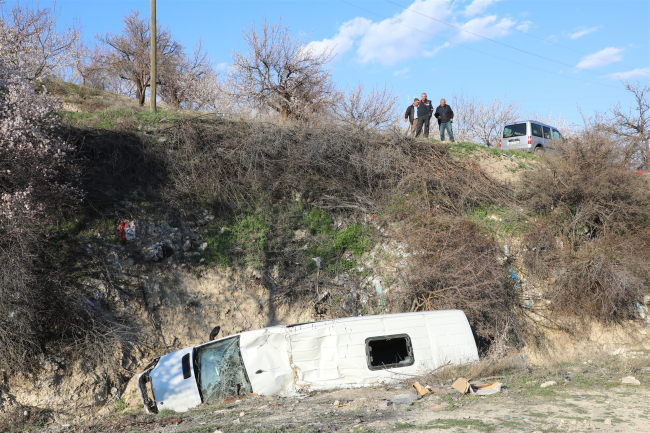 Malatya’da öğrenci servisi devrildi: 4’ü öğrenci 5 yaralı