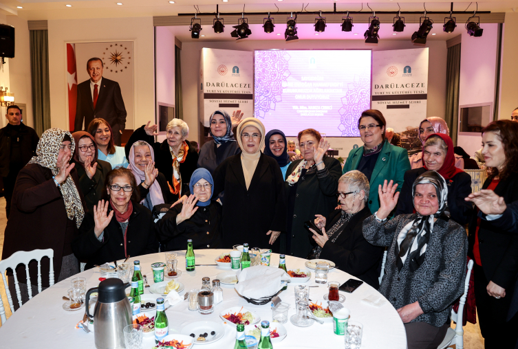 Emine Erdoğan, Darülaceze sakinleriyle iftarda buluştu