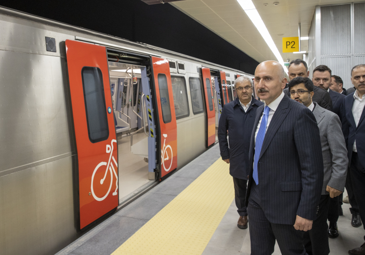 Bakan Karaismailoğlu AKM-Gar-Kızılay Metro Hattı'nı inceledi