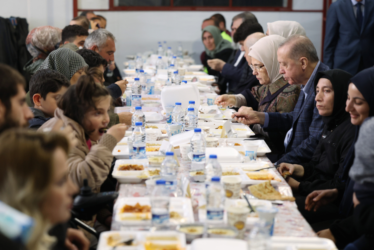 Cumhurbaşkanı Erdoğan: Afet mağduru vatandaşlarımızı asla yalız bırakmıyoruz