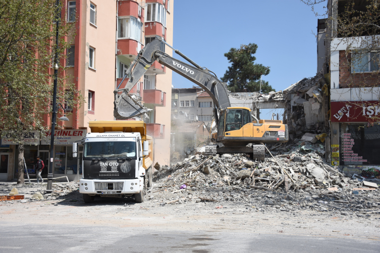 Malatya'da 5 bin 330 enkaz kaldırıldı