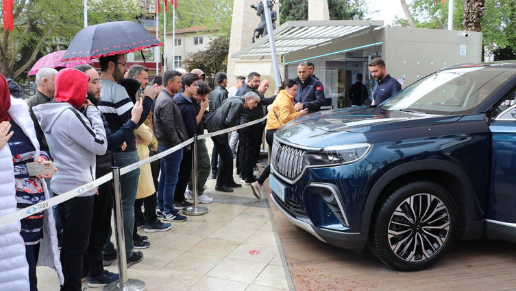 Türkiye'nin otomobili Togg, Denizli'de sergilendi