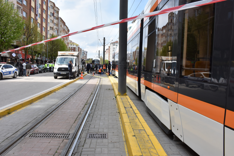 Eskişehir'de tramvayın çarptığı kadın hayatını kaybetti