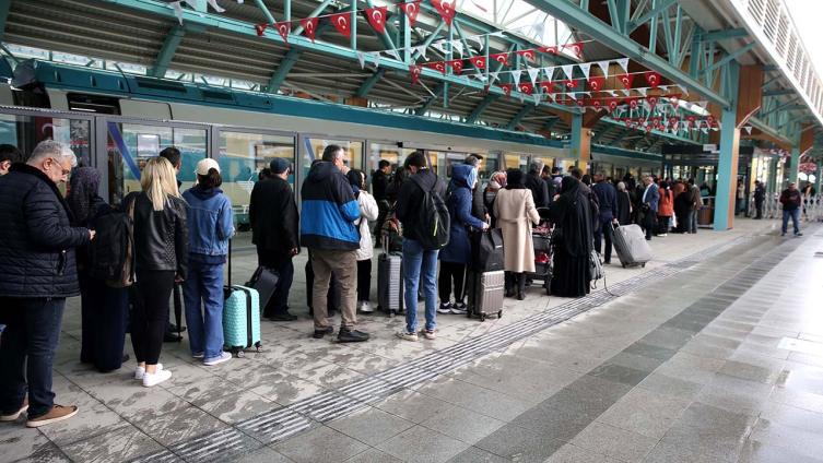 Ankara-Sivas Hızlı Tren seferlerine yoğun ilgi