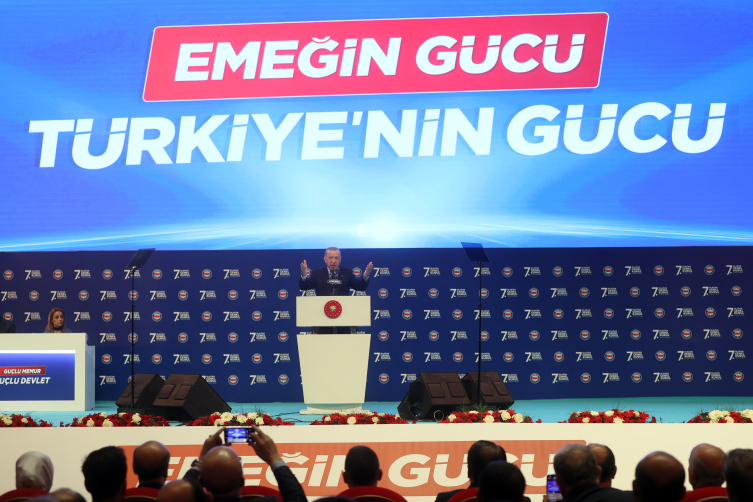 Cumhurbaşkanı Erdoğan: Memurlarımızı enflasyona ezdirmeme sözümüzü yine tutacağız