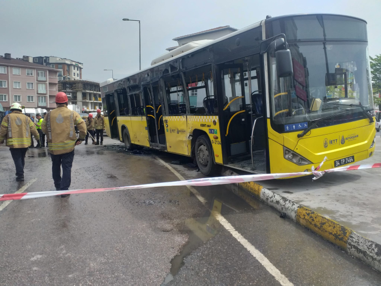 Pendik'te tır ile İETT otobüsü çarpıştı: 2'si ağır 5 yaralı