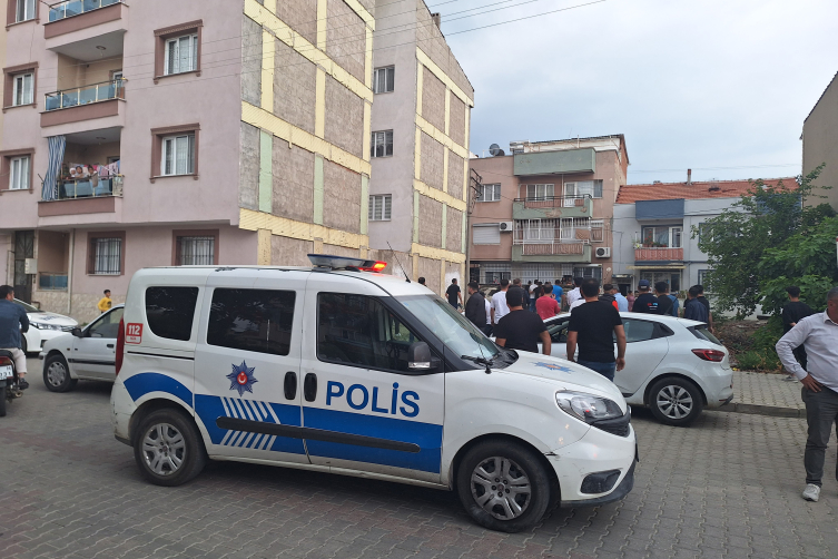 Manisa'da iki aile arasında kavga: 1'i polis 8 yaralı