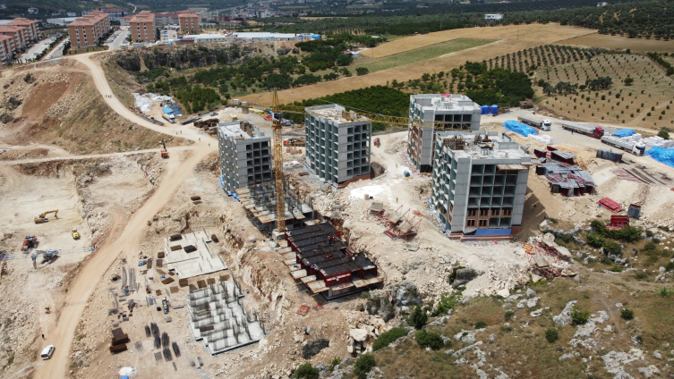 Hatay'da afet konutlarında 4 blokun kaba inşaatı bitti