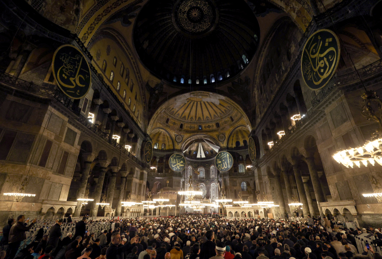 Ayasofya Camii'nde İstanbul'un fethi için mevlit okutuldu