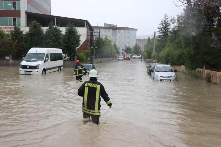 Kütahya'da sağanak etkili oldu