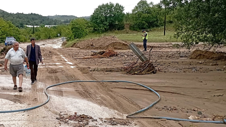 Bilecik'te tarım arazileri ve yollar zarar gördü