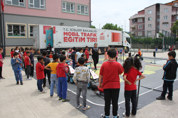 Kocaeli'de öğrencilere trafik eğitimi verildi