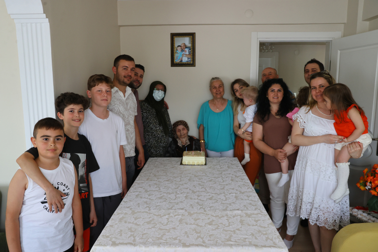 Edirne'de 100. yaşına giren kadına doğum günü kutlaması