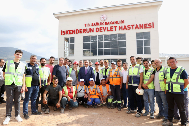 Bakan Koca Hatay'da incelemelerde bulundu