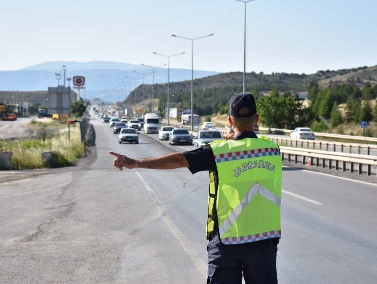 'Kilit kavşak' Kırıkkale'de Kurban Bayramı yoğunluğu