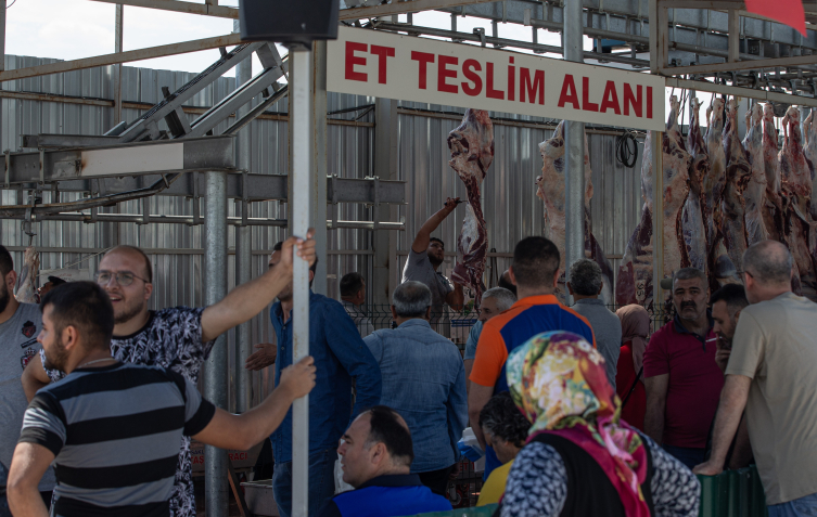 Ankara'da kurban pazarı ve kesimhanelerde yoğunluk