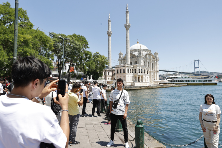 İstanbul'un tarihi ve turistik yerlerinde bayram yoğunluğu