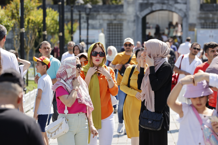 İstanbul'un tarihi ve turistik yerlerinde bayram yoğunluğu