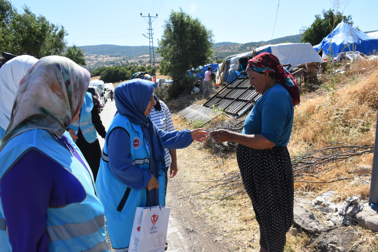 TDV deprem bölgesindeki yardım faaliyetlerine devam ediyor