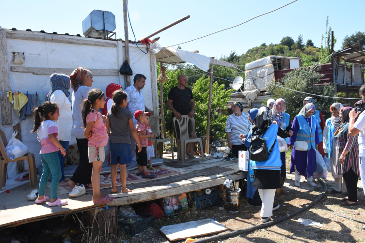 TDV deprem bölgesindeki yardım faaliyetlerine devam ediyor