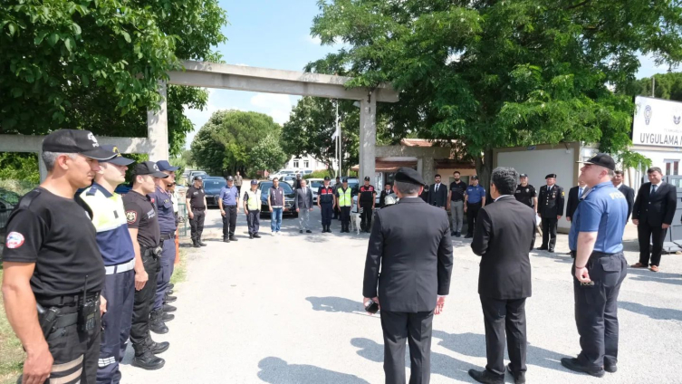 Kırklareli Valisi Birol Ekici, güvenlik güçleri ile bayramlaştı