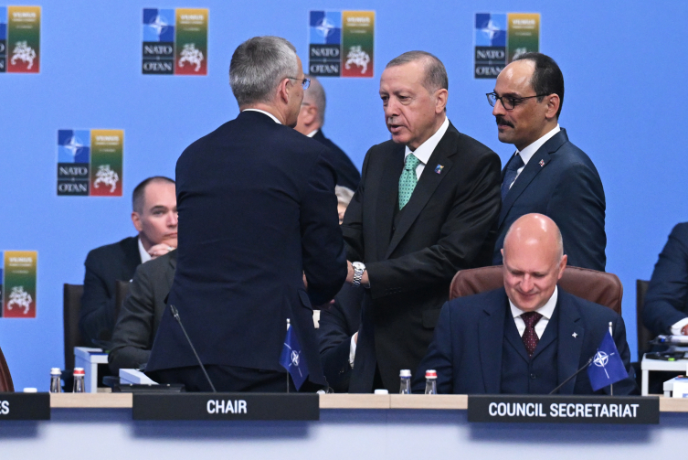NATO liderleri zirvenin ikinci gününde bir araya geldi