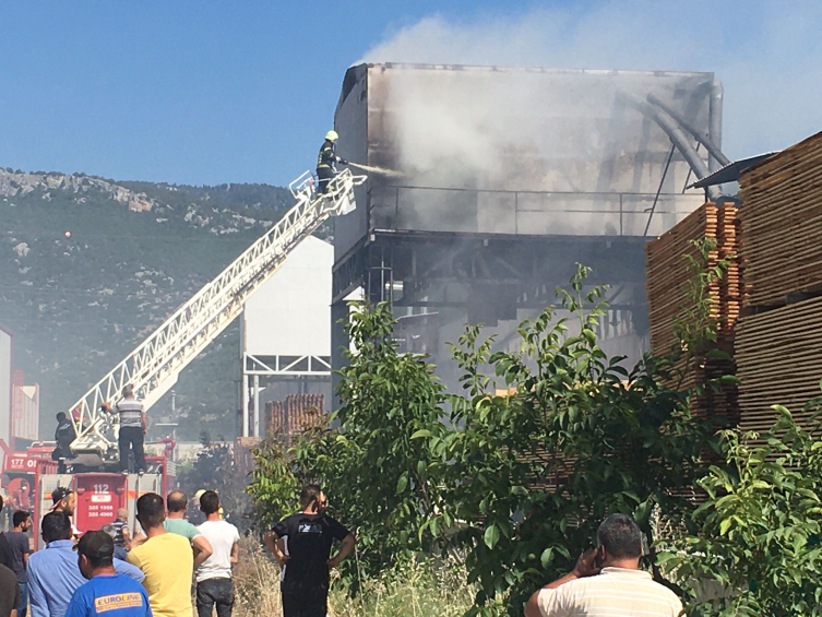 Burdur'da kereste fabrikasında yangın