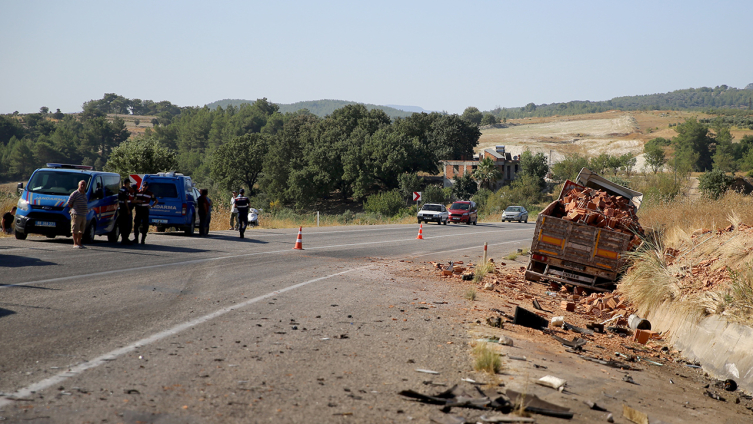 Muğla'da feci kaza: 2 ölü, 1 yaralı