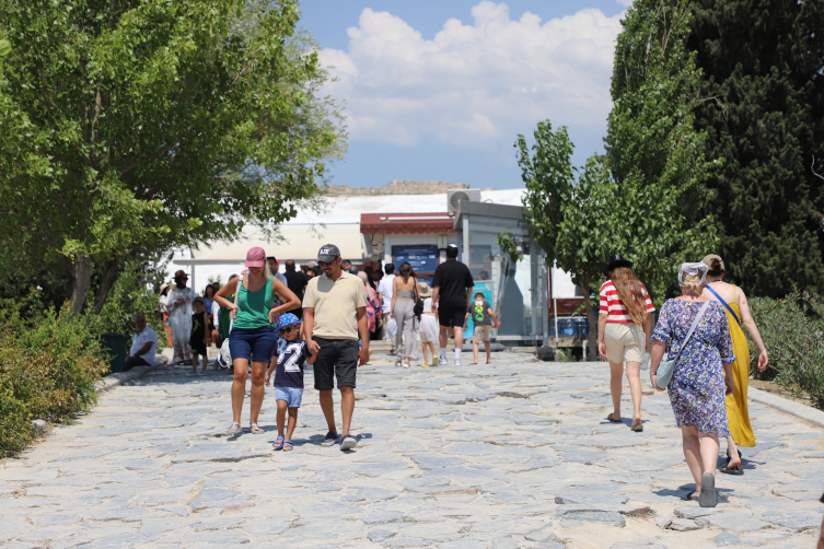 Pamukkale'yi yılbaşından bu yana 1 milyonu aşkın kişi ziyaret etti