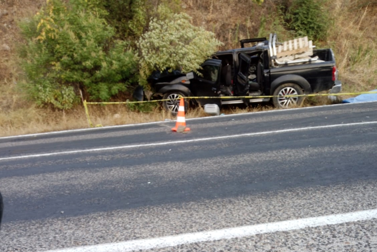 Manisa'da seyir halindeki aracın üzerine kaya düştü: 1 ölü, 3 yaralı