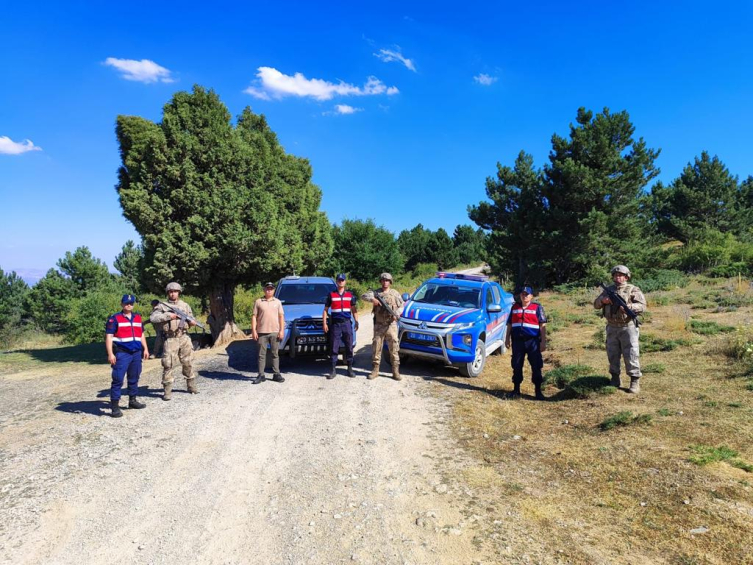 Denizli'de jandarma komandolar yangın riskine karşı devriye görevi yürütüyor