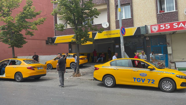 İstanbul'da taksicilerin taksimetre güncelleme mesaisi