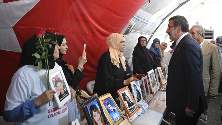 Cevdet Yılmaz'dan Diyarbakır annelerine ziyaret