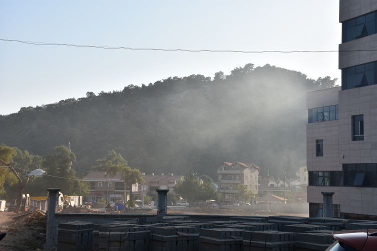 Marmaris'te hastane inşaatında yangın paniği