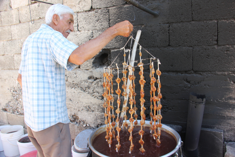 Kilis'te cevizli sucuk mesaisi başladı