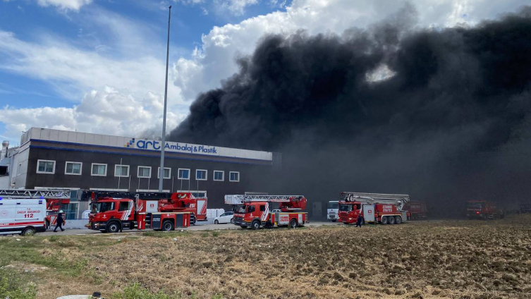 Silivri'de fabrika yangını: 1 gözaltı