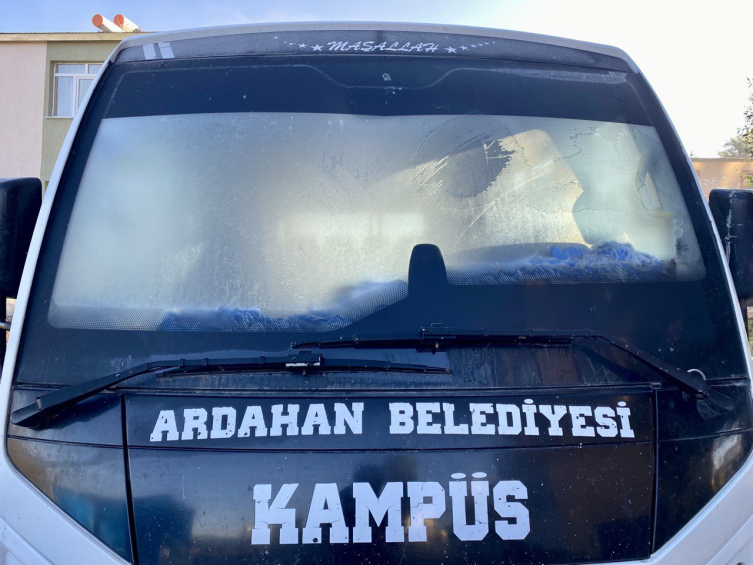 Ardahan'da soğuk hava nedeniyle sis, kırağı ve buzlanma oluştu